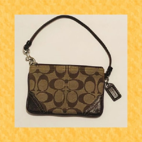 Women's Real Authentic‎ Coach Wristlet - Picture 3 of 7